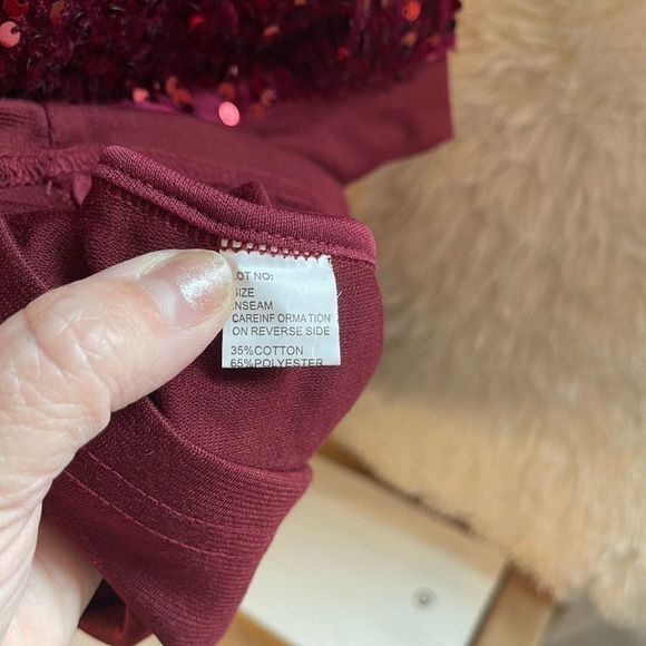 NWOT, plus size dressy 3/4 sleeve, long tunic style blouse. Red sequin. 3X - Picture 5 of 7